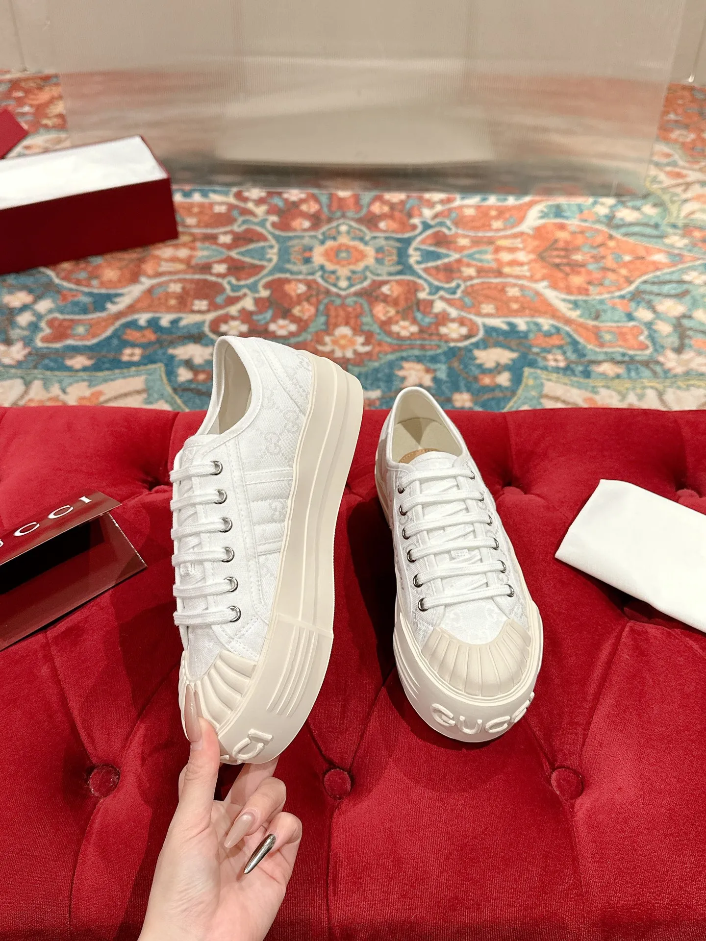 👟👟Ex-factory price 520👟👟 Women's models are new🆕 Arrival Gucci tennis 1977 classic Loft series canvas shoes... 2025 hot recommended model, G+1977×Disney cooperation series... GG canvas is made of finished products and incorporates brand elements. The retro style is rich, the classics and feelings are perfect for recall! Each color fabric developed by the original version is customized by the original version, and we pursue the ultimate in large-scale products! Market-level top version ⚠ Fabric: Customized GG cloth electric embroidery/5D washed distressed canvas Lining: Customized terry cloth lining (the feet are fitted and cannot be disassembled) Outsole: Original molded TPU two-color outsole Size: 35-40 (41 customized)